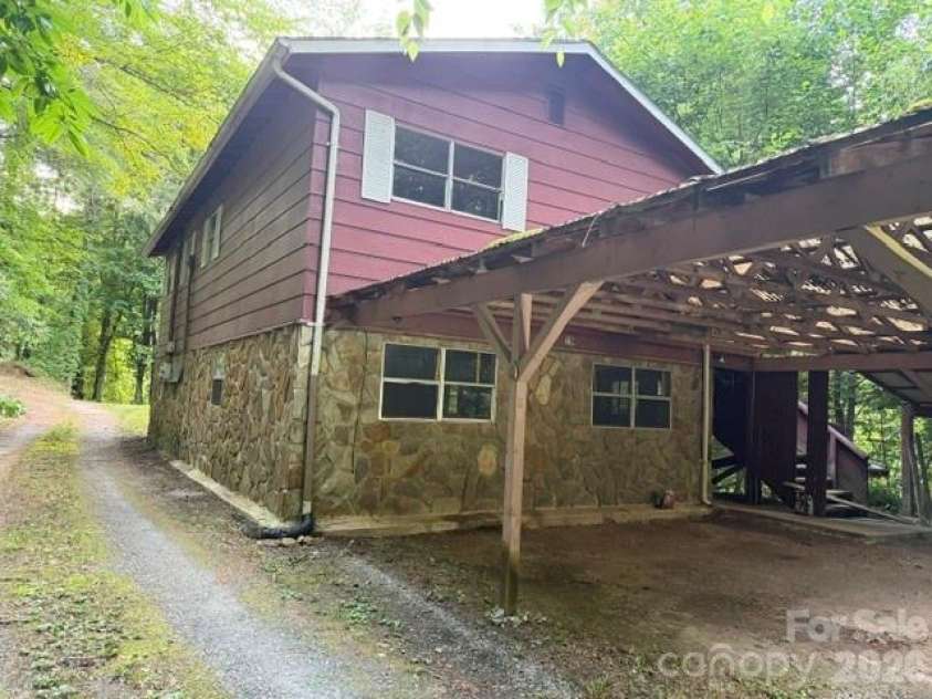 116 Heavenly View Drive, Sylva, NC 28779.  MLS# CAR4397099, YatesRealty ID 32995. 