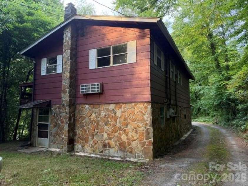 116 Heavenly View Drive, Sylva, NC 28779.  MLS# CAR4397099, YatesRealty ID 32995. 