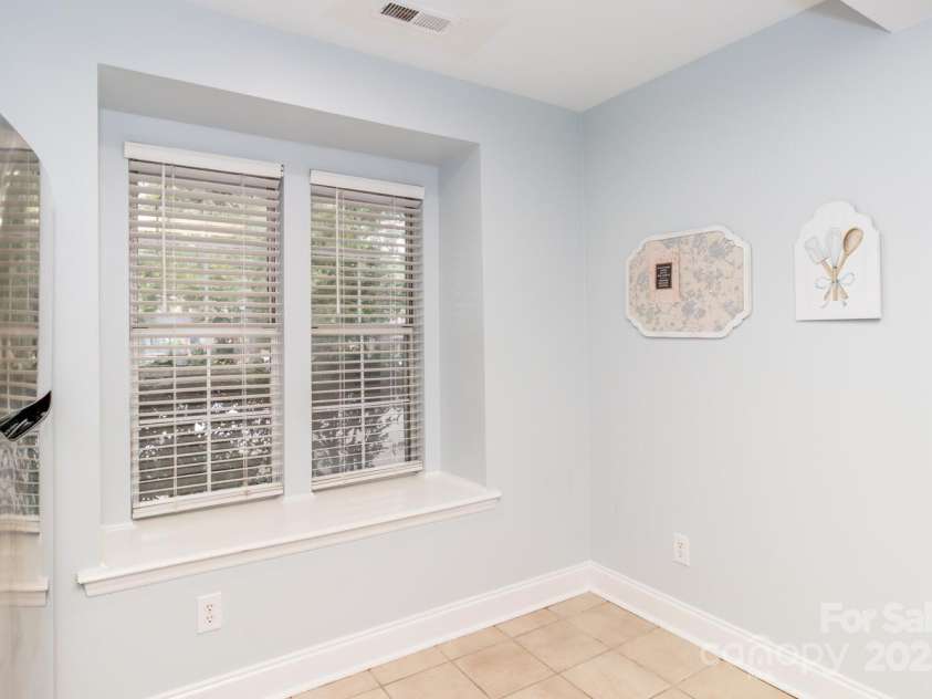 2722 Tiergarten Lane, Charlotte, NC 28210.  MLS# CAR4290343, YatesRealty ID 32996. 