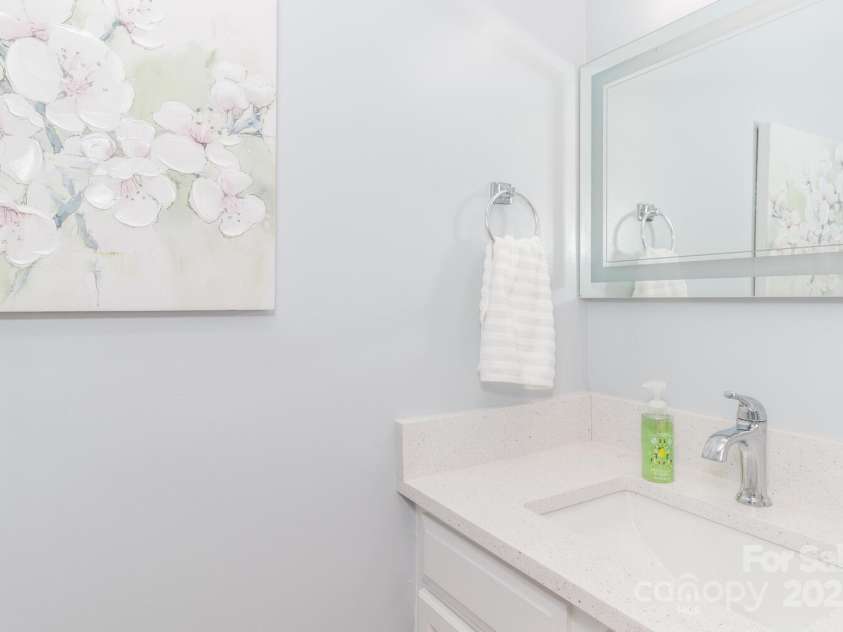 2722 Tiergarten Lane, Charlotte, NC 28210.  MLS# CAR4290343, YatesRealty ID 32996. 
