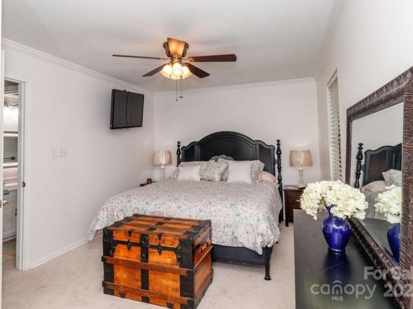 2722 Tiergarten Lane, Charlotte, NC 28210.  MLS# CAR4290343, YatesRealty ID 32996. 