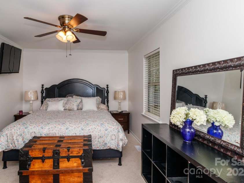 2722 Tiergarten Lane, Charlotte, NC 28210.  MLS# CAR4290343, YatesRealty ID 32996. 