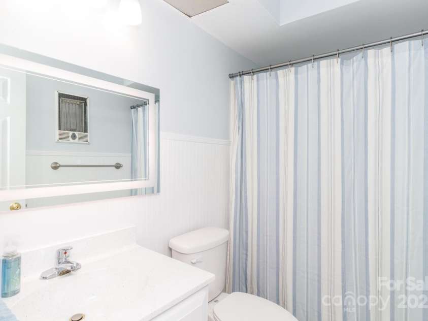 2722 Tiergarten Lane, Charlotte, NC 28210.  MLS# CAR4290343, YatesRealty ID 32996. 