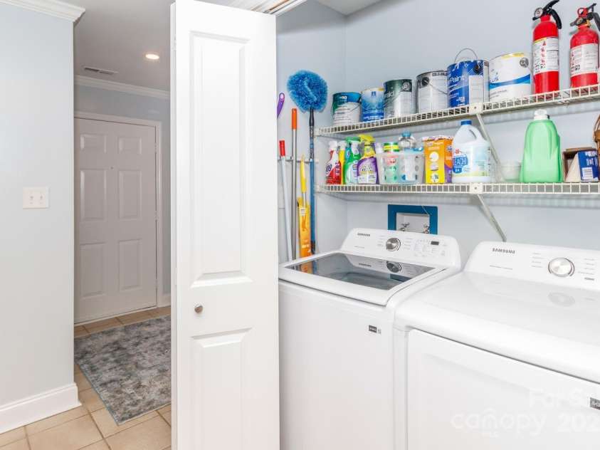 2722 Tiergarten Lane, Charlotte, NC 28210.  MLS# CAR4290343, YatesRealty ID 32996. 