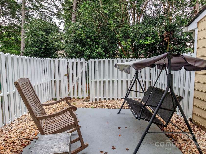 2722 Tiergarten Lane, Charlotte, NC 28210.  MLS# CAR4290343, YatesRealty ID 32996. 