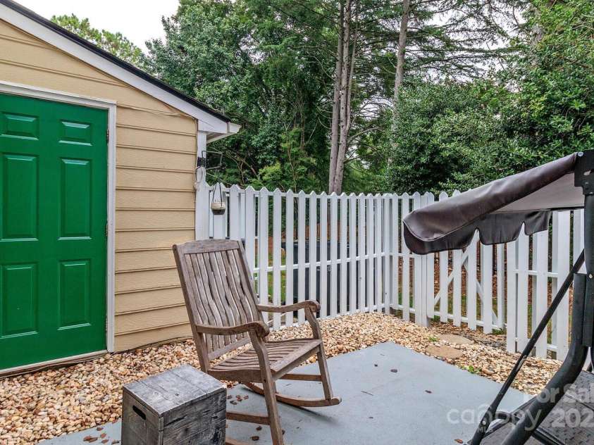 2722 Tiergarten Lane, Charlotte, NC 28210.  MLS# CAR4290343, YatesRealty ID 32996. 