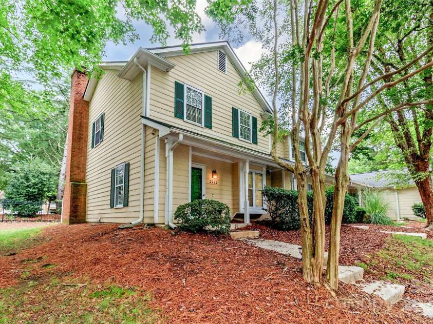 2722 Tiergarten Lane, Charlotte, NC 28210.  MLS# CAR4290343, YatesRealty ID 32996. 