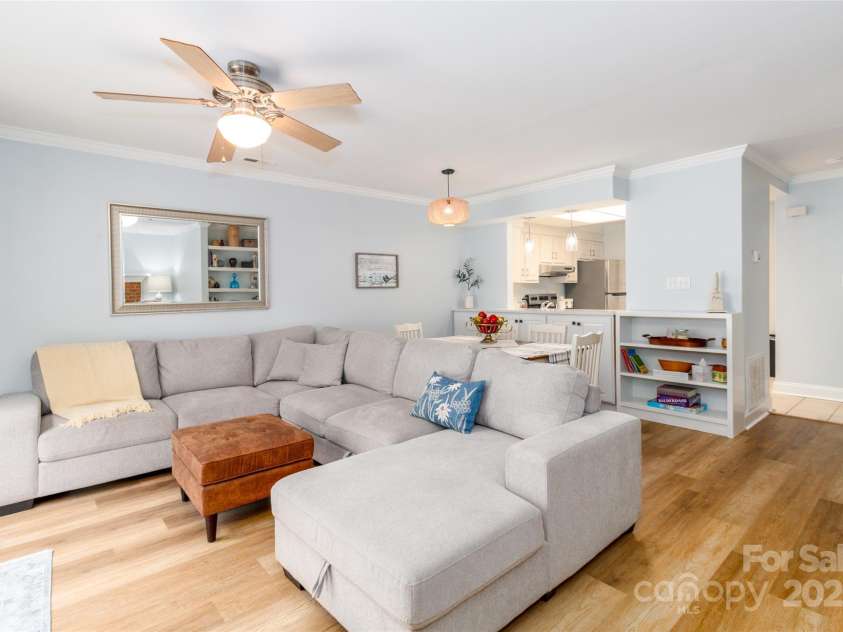 2722 Tiergarten Lane, Charlotte, NC 28210.  MLS# CAR4290343, YatesRealty ID 32996. 