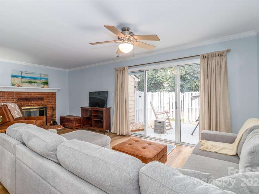 2722 Tiergarten Lane, Charlotte, NC 28210.  MLS# CAR4290343, YatesRealty ID 32996. 