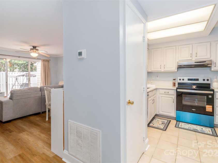 2722 Tiergarten Lane, Charlotte, NC 28210.  MLS# CAR4290343, YatesRealty ID 32996. 