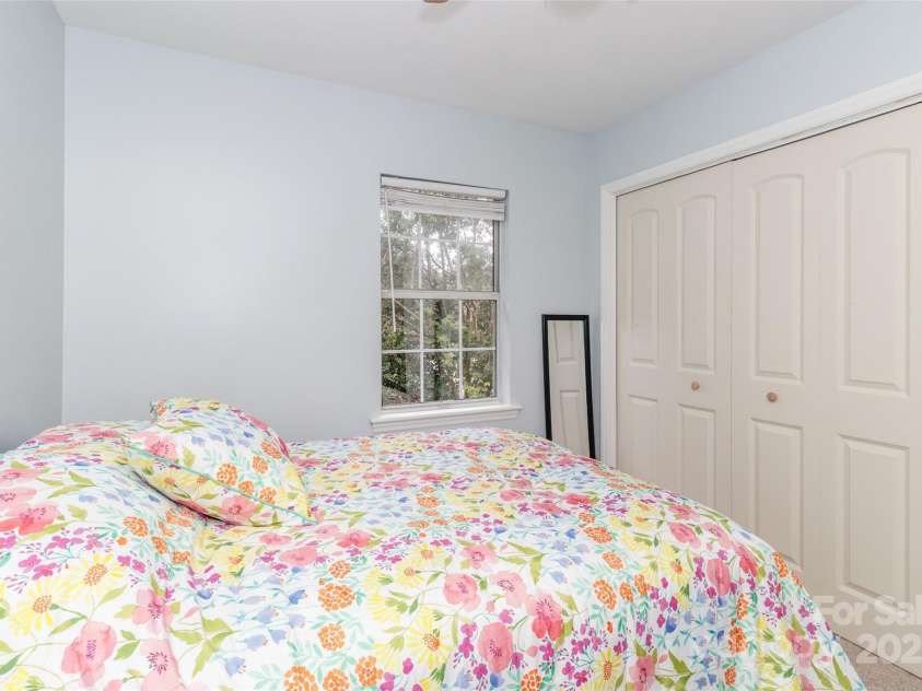 2722 Tiergarten Lane, Charlotte, NC 28210.  MLS# CAR4290343, YatesRealty ID 32996. 