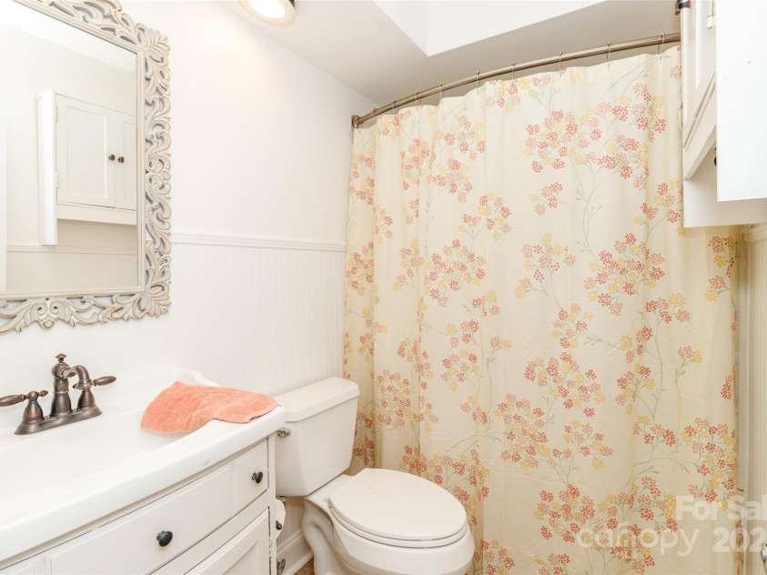 2722 Tiergarten Lane, Charlotte, NC 28210.  MLS# CAR4290343, YatesRealty ID 32996. 
