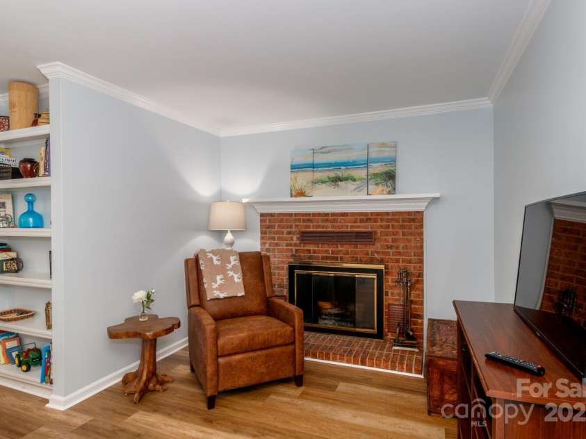 2722 Tiergarten Lane, Charlotte, NC 28210.  MLS# CAR4290343, YatesRealty ID 32996. 