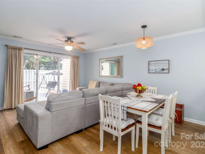 2722 Tiergarten Lane, Charlotte, NC 28210.  MLS# CAR4290343, YatesRealty ID 32996. 