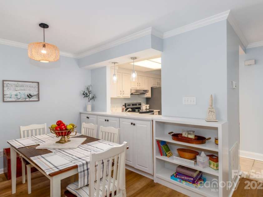 2722 Tiergarten Lane, Charlotte, NC 28210.  MLS# CAR4290343, YatesRealty ID 32996. 