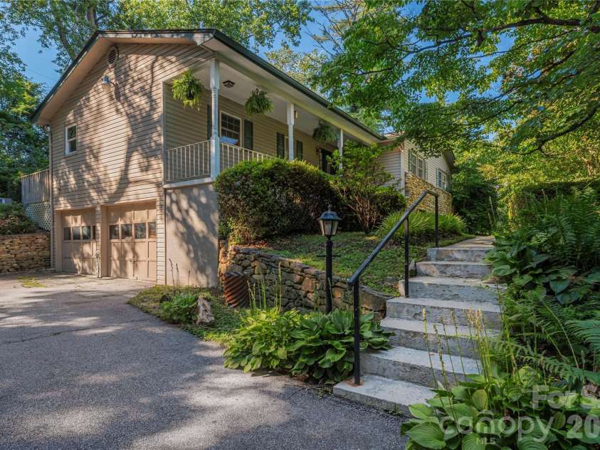 142 Whisperwood Drive, Hendersonville, NC 28791.  MLS# CAR4396470, YatesRealty ID 32997. 