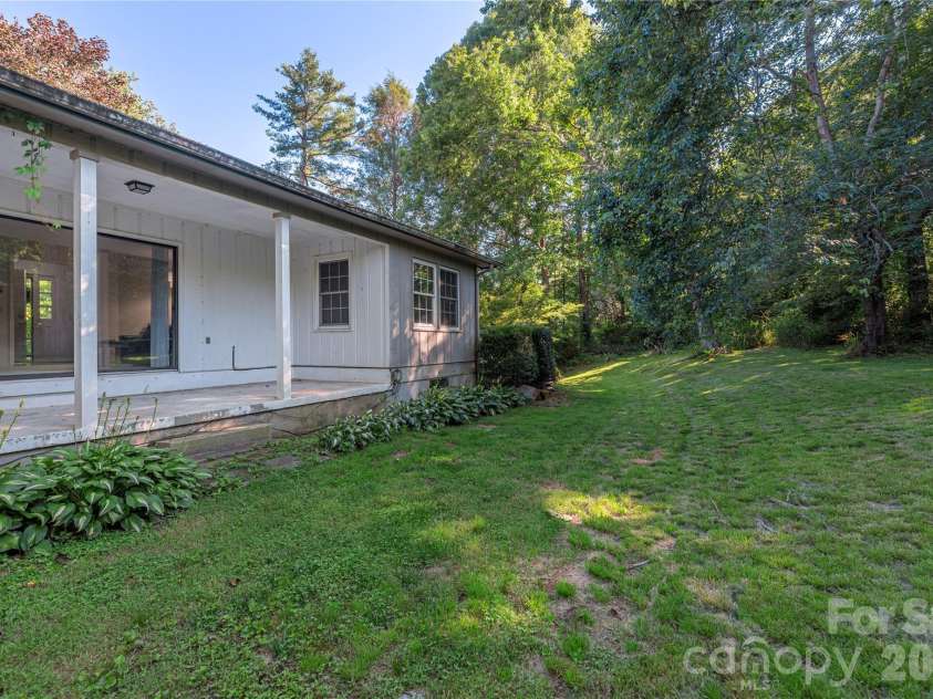 142 Whisperwood Drive, Hendersonville, NC 28791.  MLS# CAR4396470, YatesRealty ID 32997. 