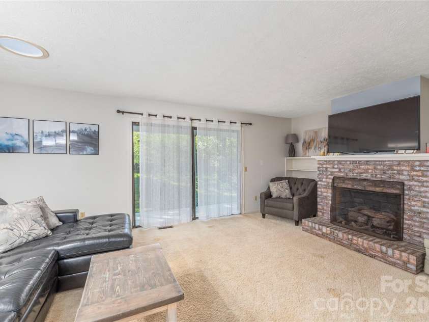 142 Whisperwood Drive, Hendersonville, NC 28791.  MLS# CAR4396470, YatesRealty ID 32997. 