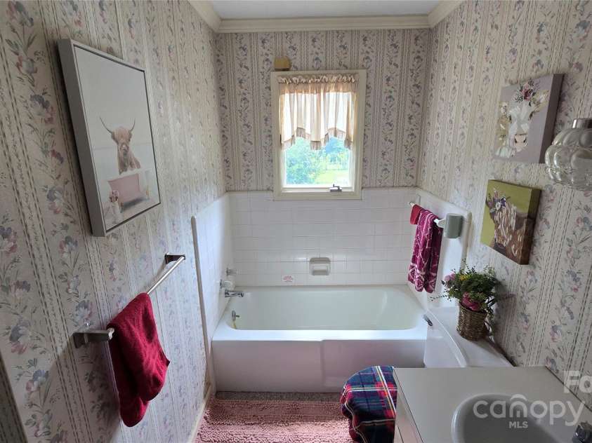 2285 Tarheel Place, Lenoir, NC 28645.  MLS# CAR4288692, YatesRealty ID 32997. 