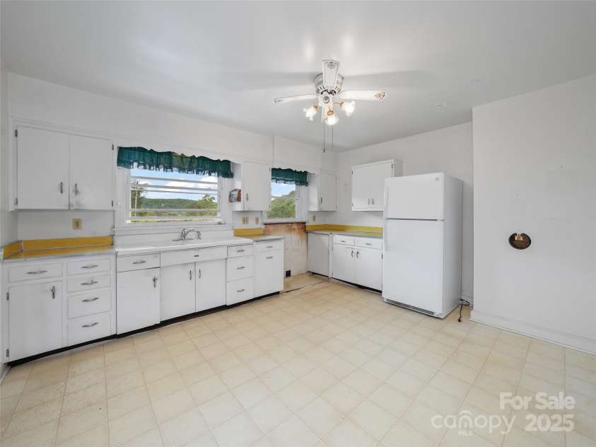 5 Noland Downs Road, Waynesville, NC 28785.  MLS# CAR4294888, YatesRealty ID 33. 