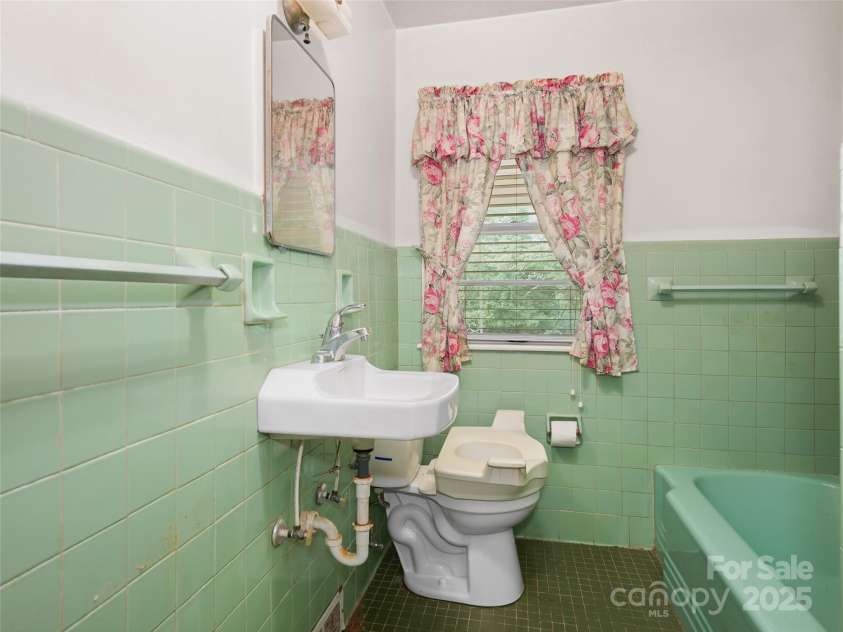 5 Noland Downs Road, Waynesville, NC 28785.  MLS# CAR4294888, YatesRealty ID 33. 