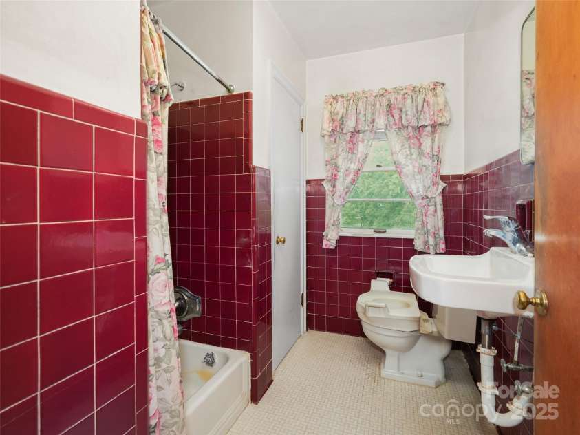 5 Noland Downs Road, Waynesville, NC 28785.  MLS# CAR4294888, YatesRealty ID 33. 