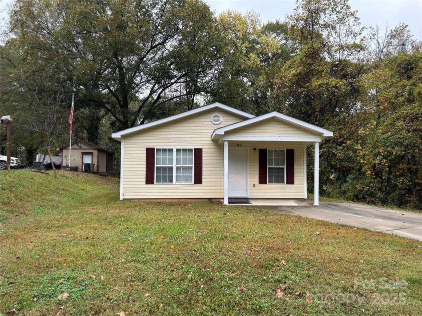 1208 Walnut Avenue, Gastonia, NC 28052.  MLS# CAR4320941, YatesRealty ID 330. 