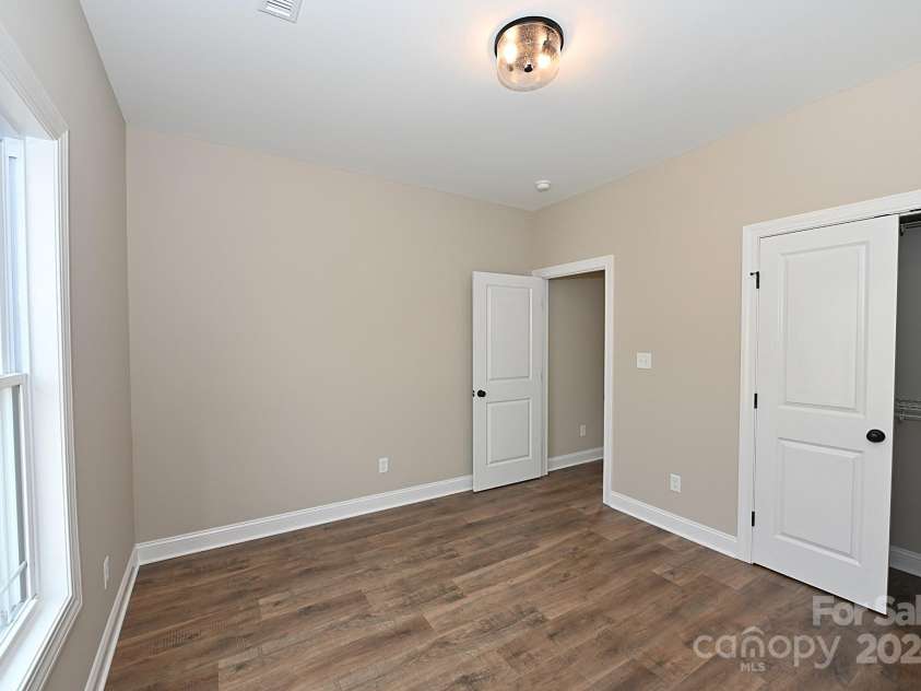 4916 Southview Drive, Hickory, NC 28602.  MLS# CAR4193078, YatesRealty ID 3300. 