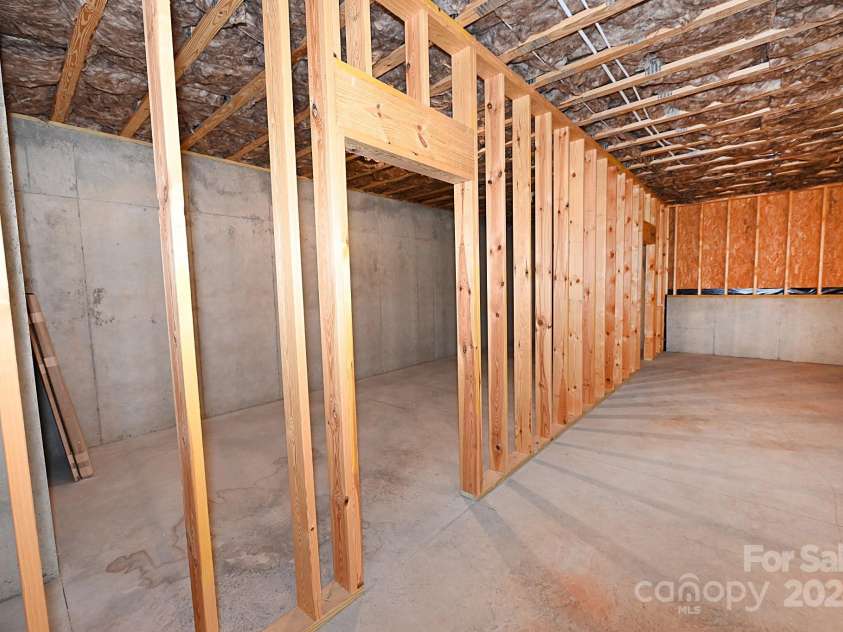 4916 Southview Drive, Hickory, NC 28602.  MLS# CAR4193078, YatesRealty ID 3300. 