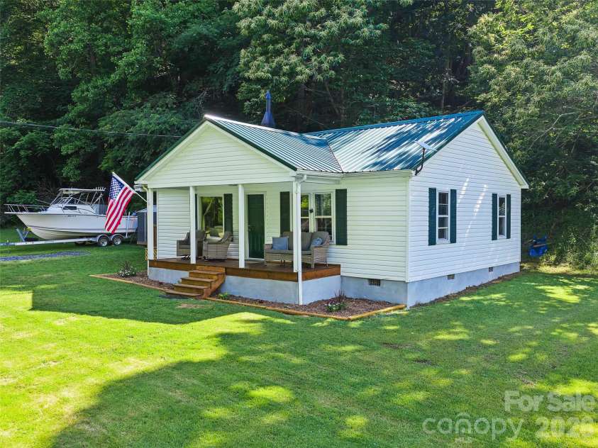 232 Langford Branch Road, Burnsville, NC 28714.  MLS# CAR4393285, YatesRealty ID 33000. 