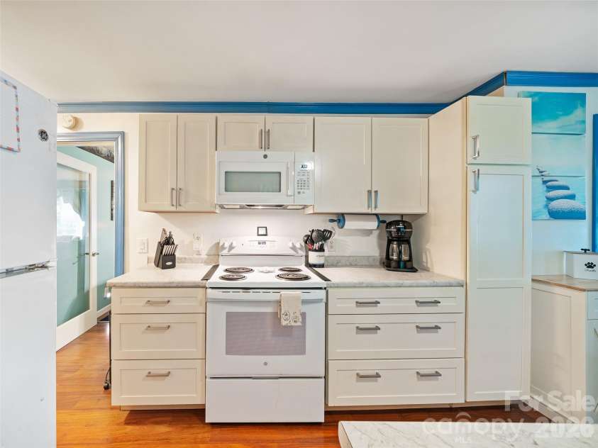232 Langford Branch Road, Burnsville, NC 28714.  MLS# CAR4393285, YatesRealty ID 33000. 