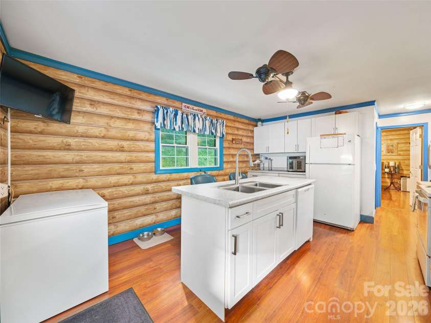 232 Langford Branch Road, Burnsville, NC 28714.  MLS# CAR4393285, YatesRealty ID 33000. 