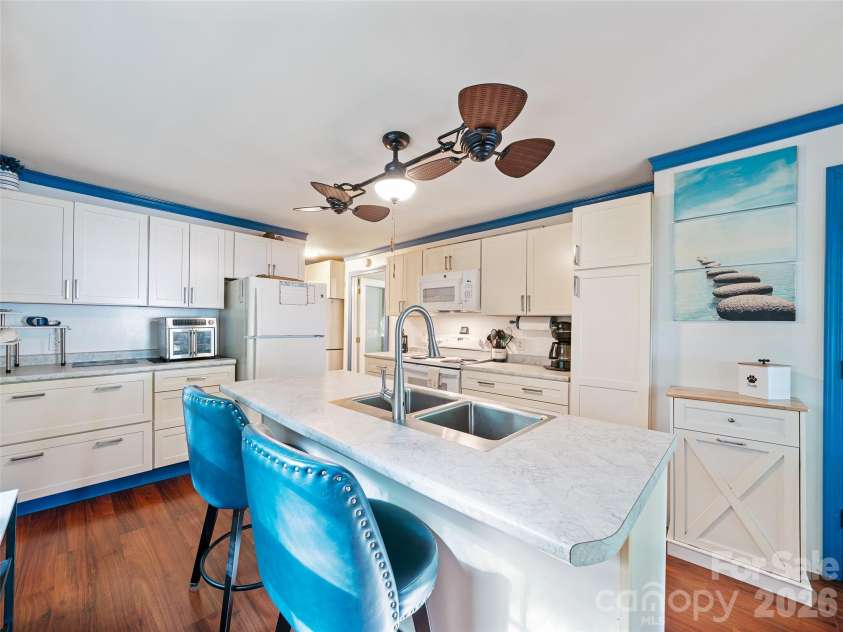 232 Langford Branch Road, Burnsville, NC 28714.  MLS# CAR4393285, YatesRealty ID 33000. 