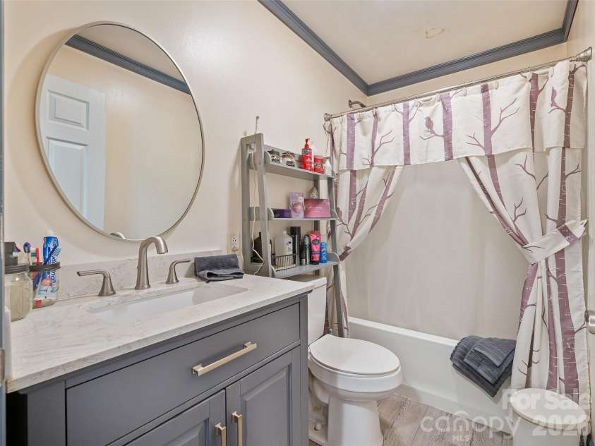 232 Langford Branch Road, Burnsville, NC 28714.  MLS# CAR4393285, YatesRealty ID 33000. 