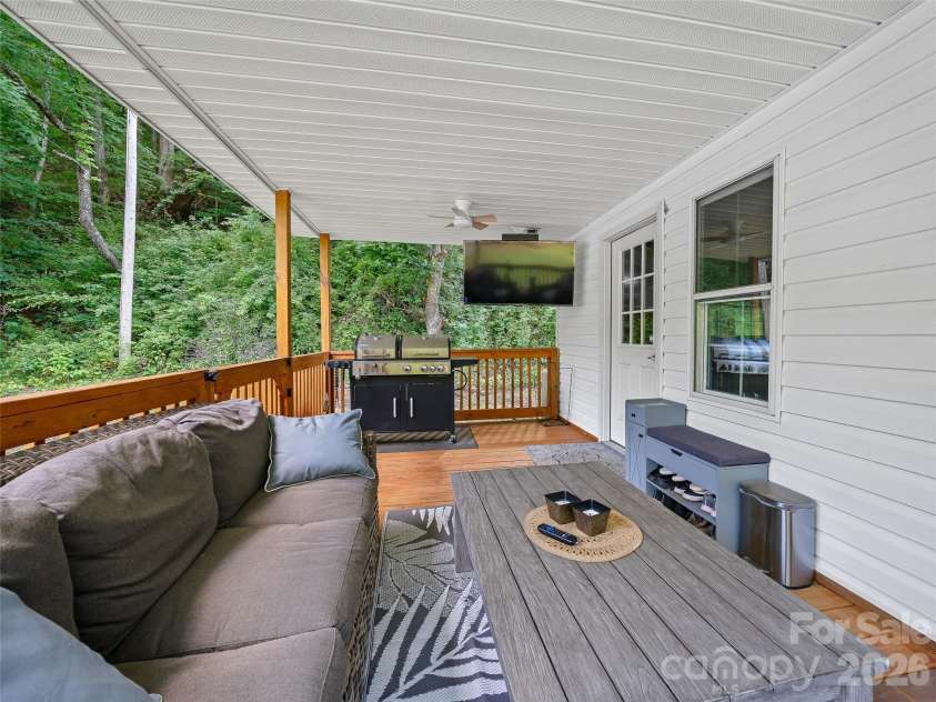 232 Langford Branch Road, Burnsville, NC 28714.  MLS# CAR4393285, YatesRealty ID 33000. 