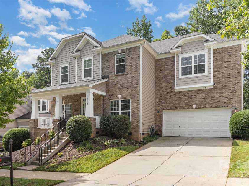 7521 Chaddsley Drive, Huntersville, NC 28078.  MLS# CAR4292056, YatesRealty ID 33000. 
