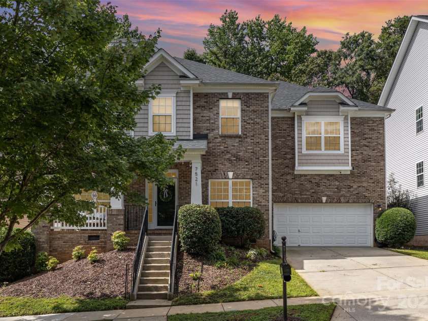 7521 Chaddsley Drive, Huntersville, NC 28078.  MLS# CAR4292056, YatesRealty ID 33000. 