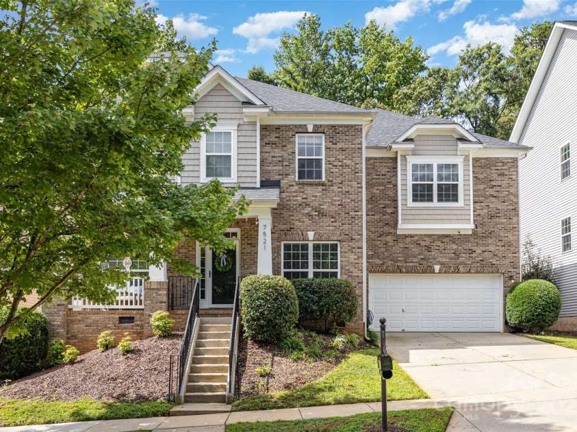 7521 Chaddsley Drive, Huntersville, NC 28078.  MLS# CAR4292056, YatesRealty ID 33000. 