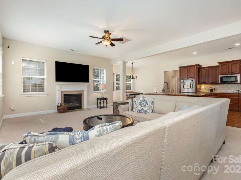 7521 Chaddsley Drive, Huntersville, NC 28078.  MLS# CAR4292056, YatesRealty ID 33000. 