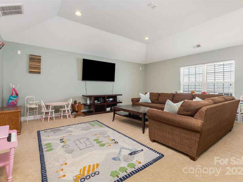 7521 Chaddsley Drive, Huntersville, NC 28078.  MLS# CAR4292056, YatesRealty ID 33000. 