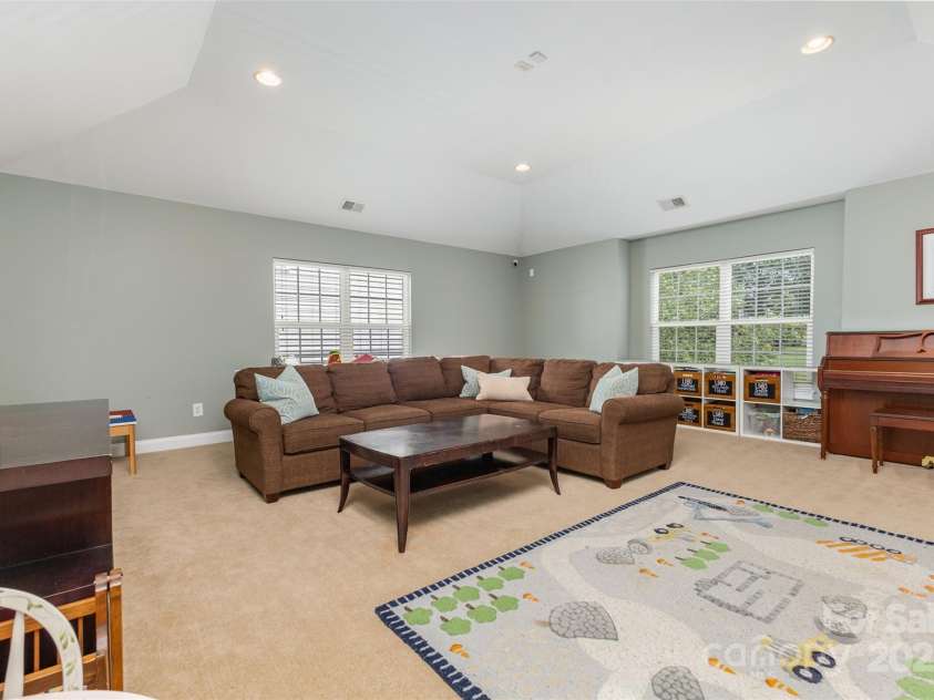 7521 Chaddsley Drive, Huntersville, NC 28078.  MLS# CAR4292056, YatesRealty ID 33000. 