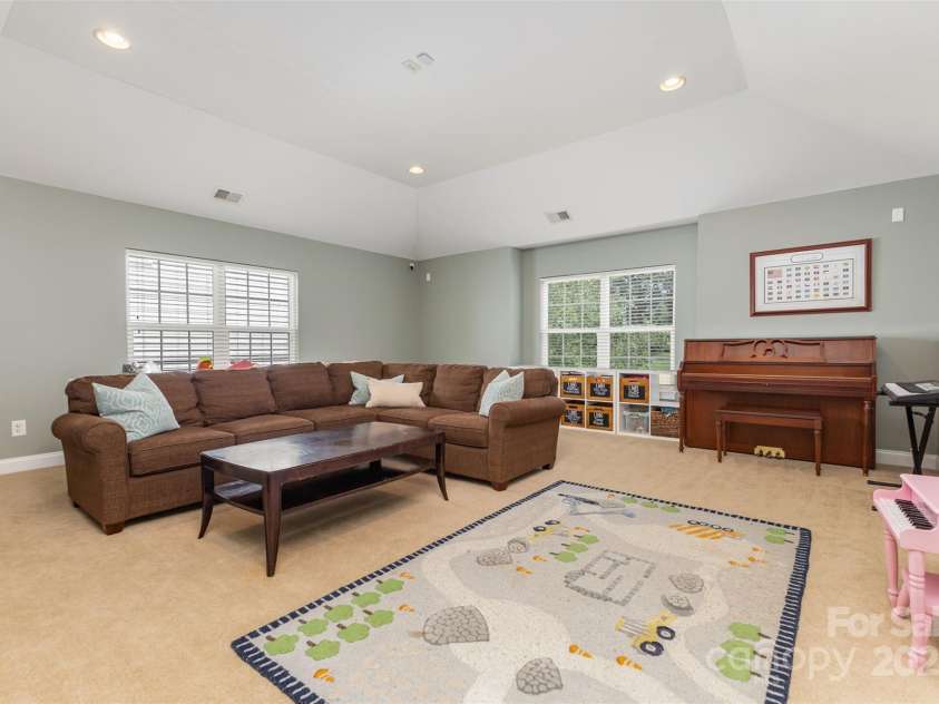 7521 Chaddsley Drive, Huntersville, NC 28078.  MLS# CAR4292056, YatesRealty ID 33000. 