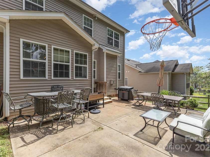 7521 Chaddsley Drive, Huntersville, NC 28078.  MLS# CAR4292056, YatesRealty ID 33000. 