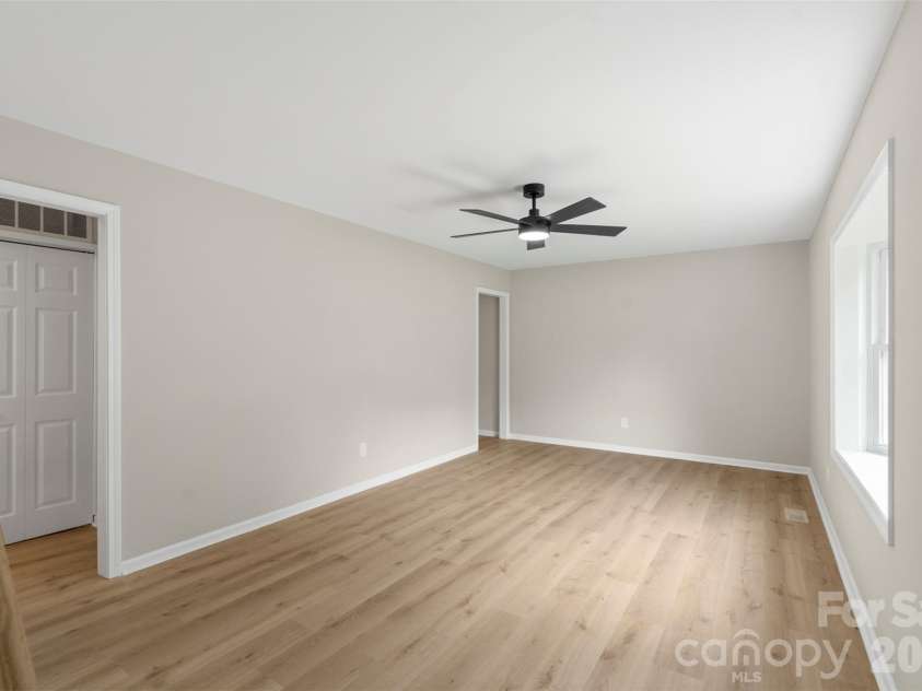 711 King Arthur Drive, Gastonia, NC 28056.  MLS# CAR4392426, YatesRealty ID 33001. 