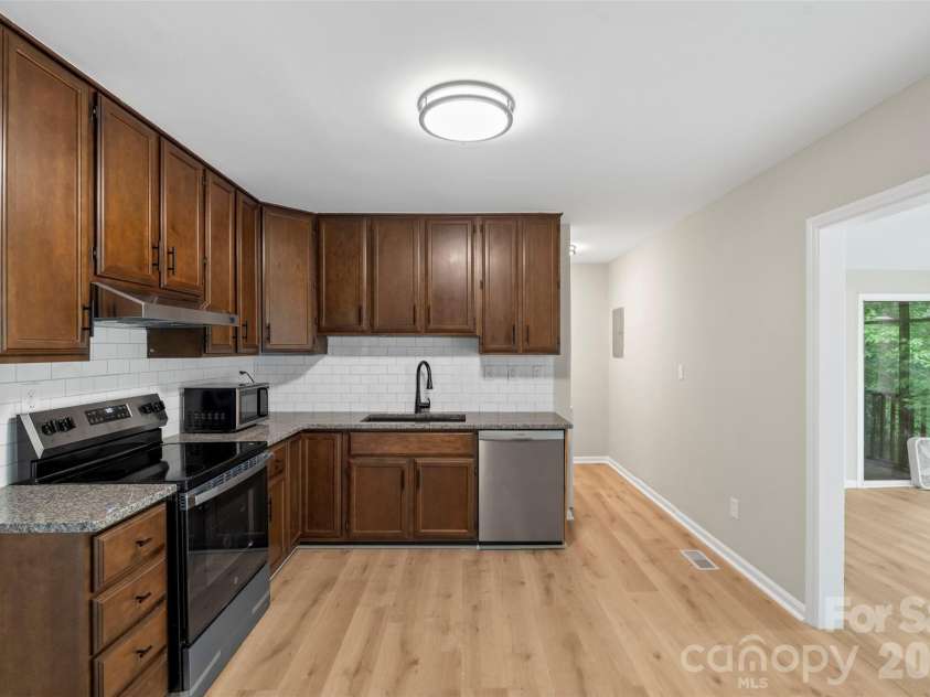 711 King Arthur Drive, Gastonia, NC 28056.  MLS# CAR4392426, YatesRealty ID 33001. 