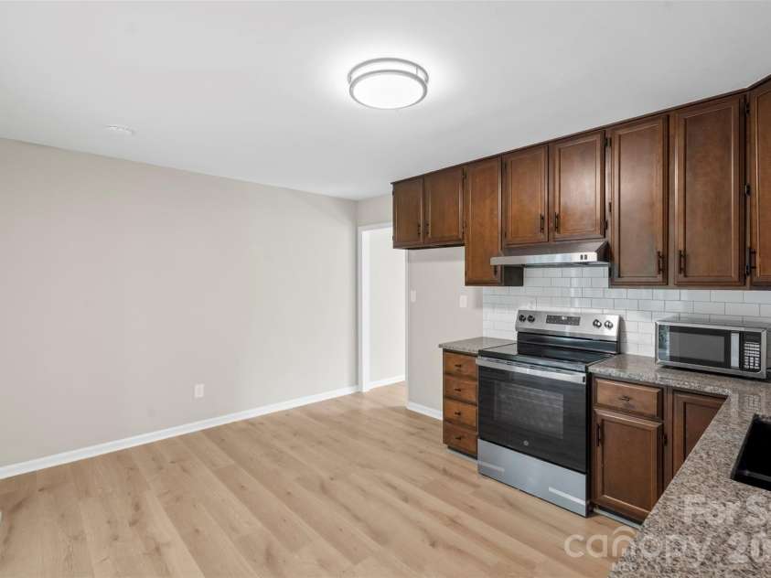 711 King Arthur Drive, Gastonia, NC 28056.  MLS# CAR4392426, YatesRealty ID 33001. 