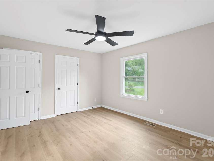 711 King Arthur Drive, Gastonia, NC 28056.  MLS# CAR4392426, YatesRealty ID 33001. 