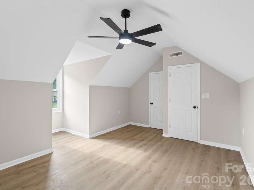 711 King Arthur Drive, Gastonia, NC 28056.  MLS# CAR4392426, YatesRealty ID 33001. 