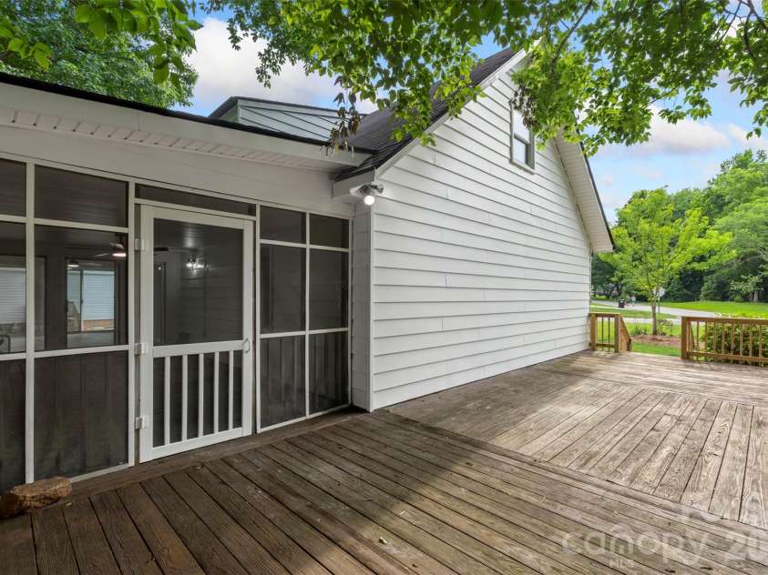 711 King Arthur Drive, Gastonia, NC 28056.  MLS# CAR4392426, YatesRealty ID 33001. 