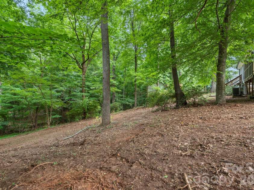 711 King Arthur Drive, Gastonia, NC 28056.  MLS# CAR4392426, YatesRealty ID 33001. 